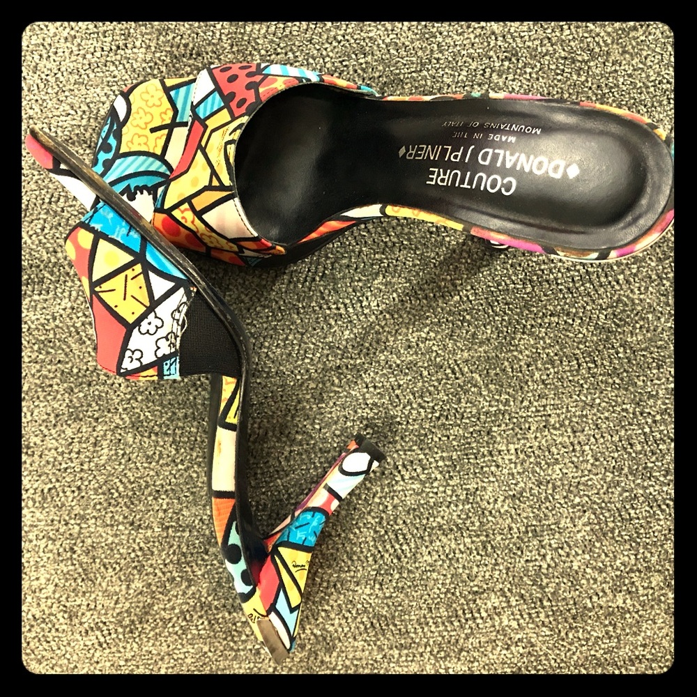 Donald J Pliner Couture Color Pop slides